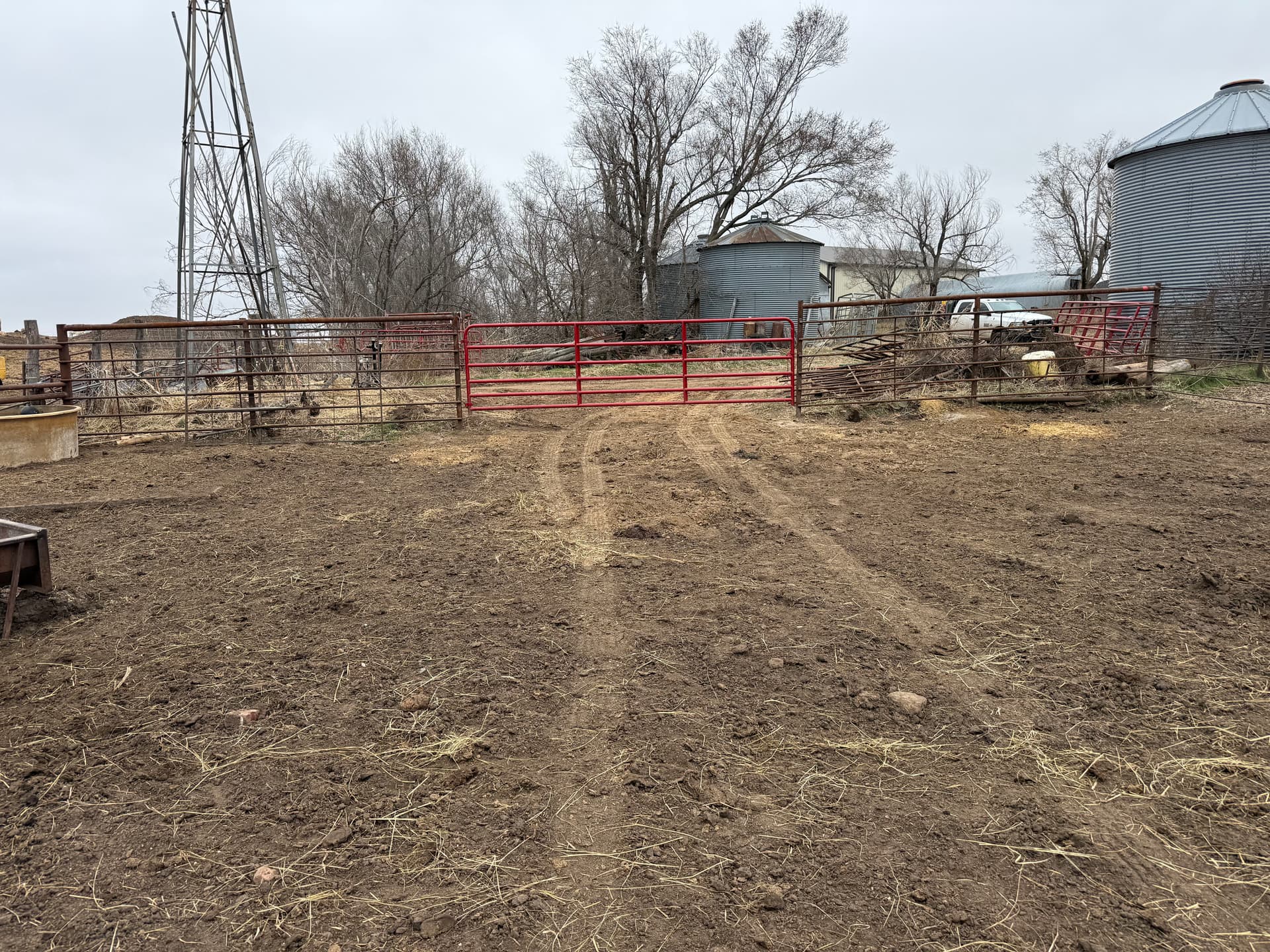 Gallery photos for Enhanced Farm Facilities with Reliable Fences and Custom Panels: Image #1