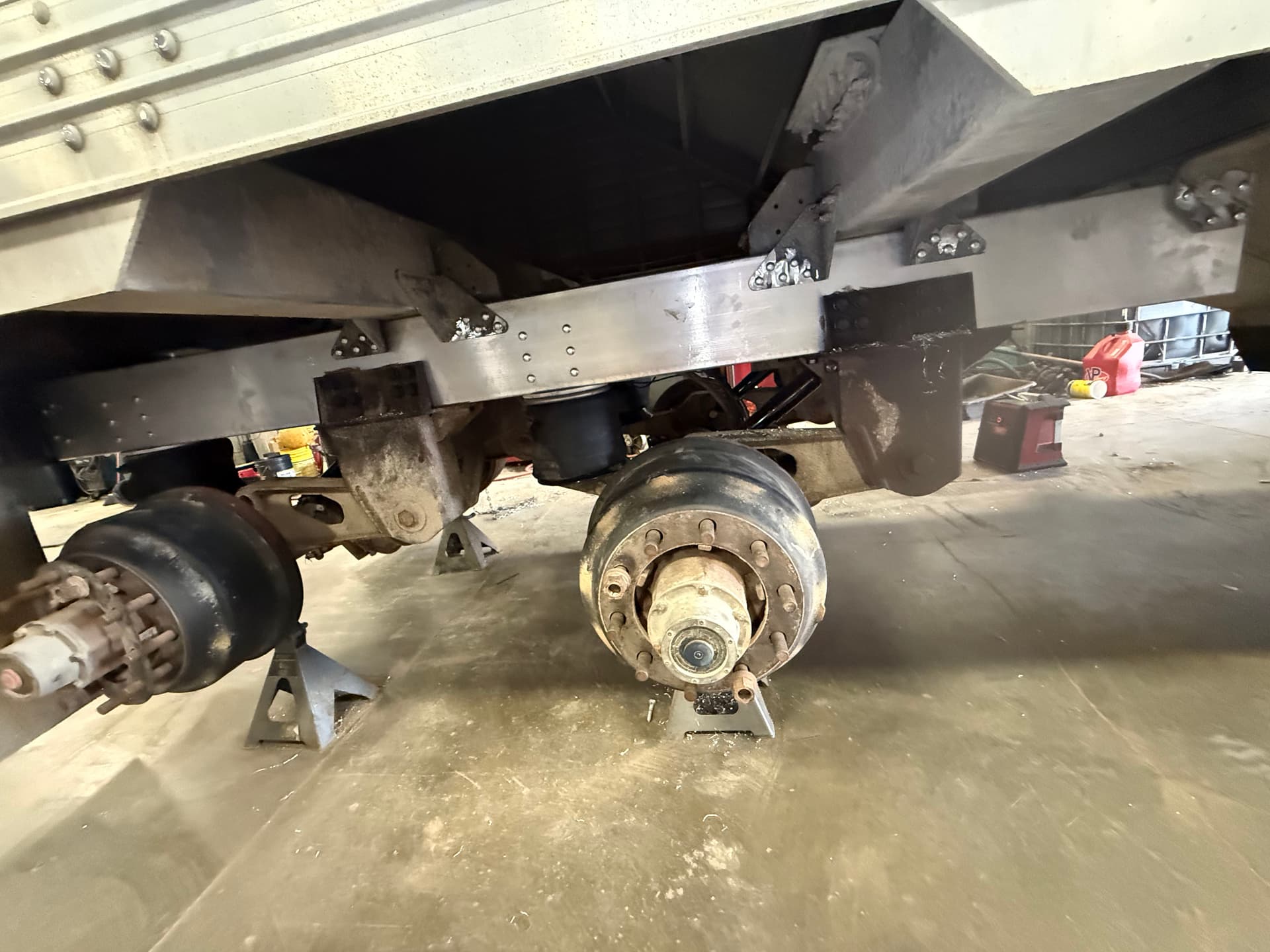 Gallery photos for Grain Trailer Subframe Replacement With New Airbags and Shocks: Image #7